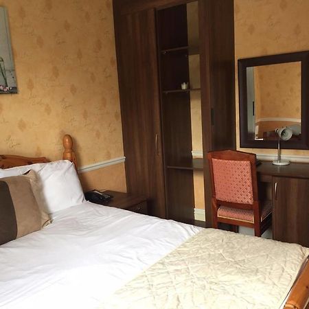 The Pines Guest Accommodation Chippenham  Ngoại thất bức ảnh