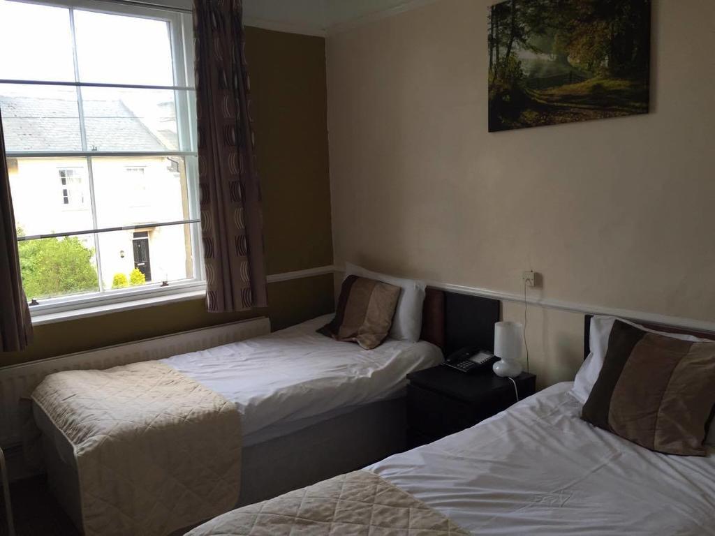 The Pines Guest Accommodation Chippenham  Ngoại thất bức ảnh