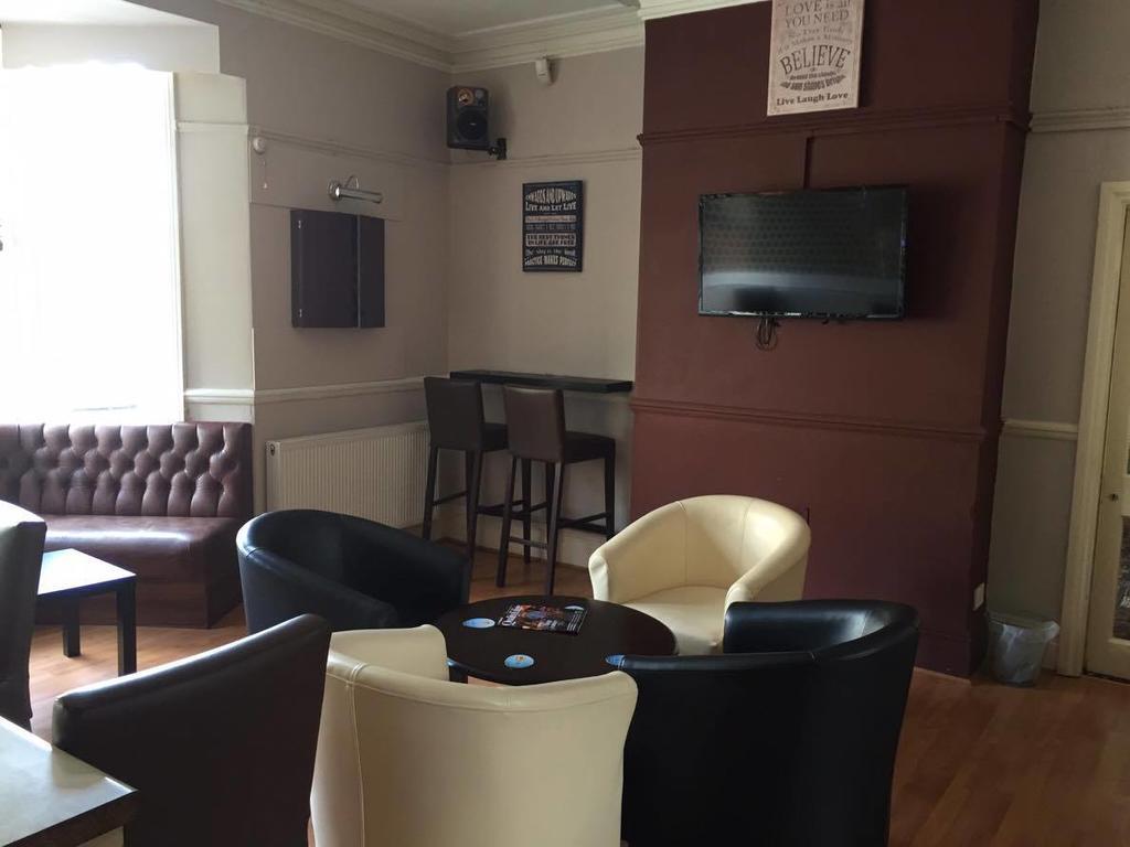 The Pines Guest Accommodation Chippenham  Ngoại thất bức ảnh