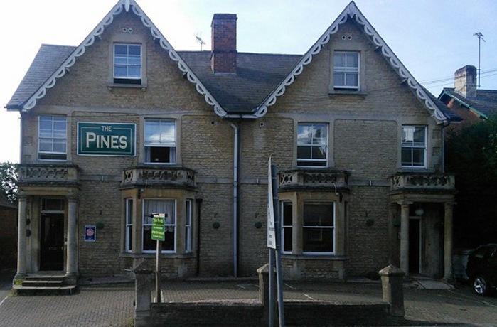 The Pines Guest Accommodation Chippenham  Ngoại thất bức ảnh